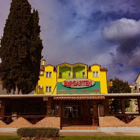 Biergarten מדולין מראה חיצוני תמונה