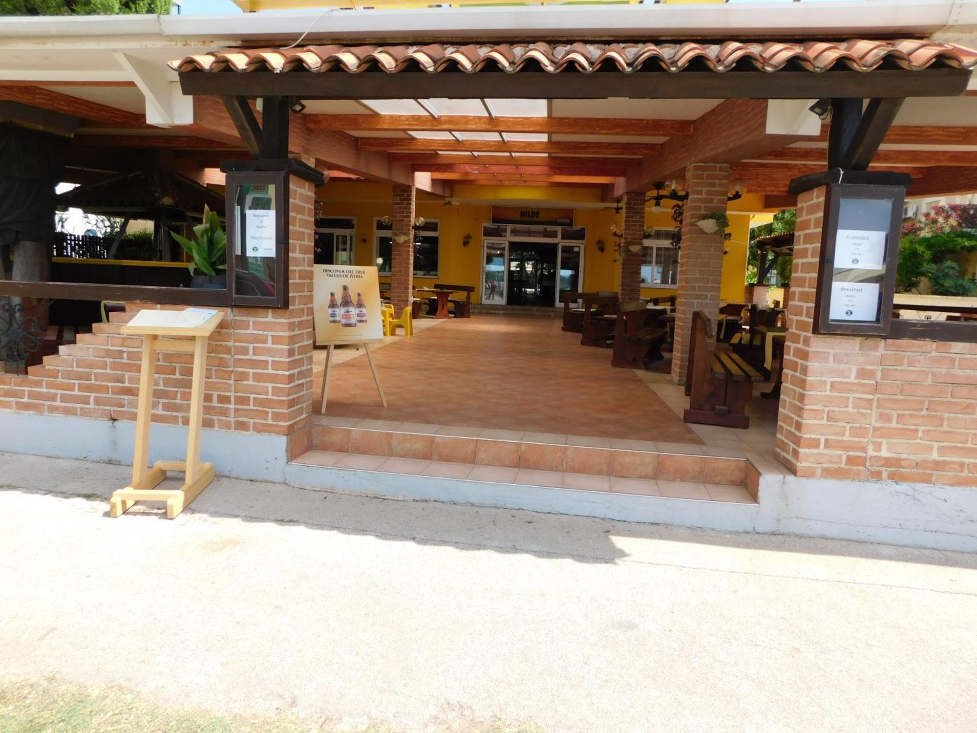 Biergarten מדולין מראה חיצוני תמונה