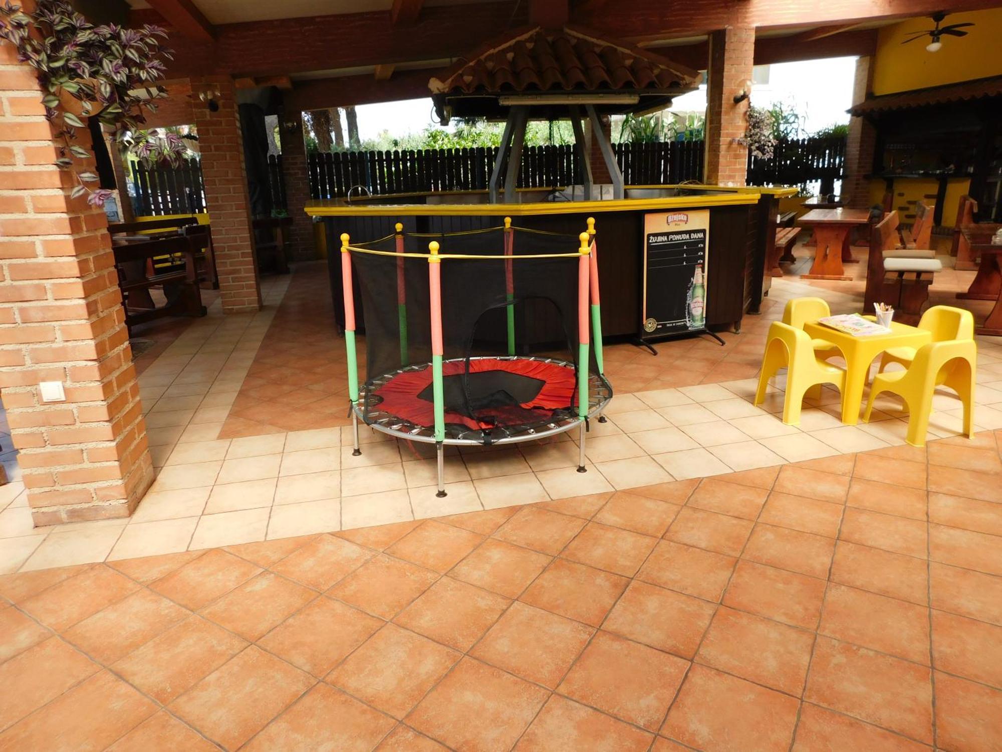 Biergarten מדולין מראה חיצוני תמונה