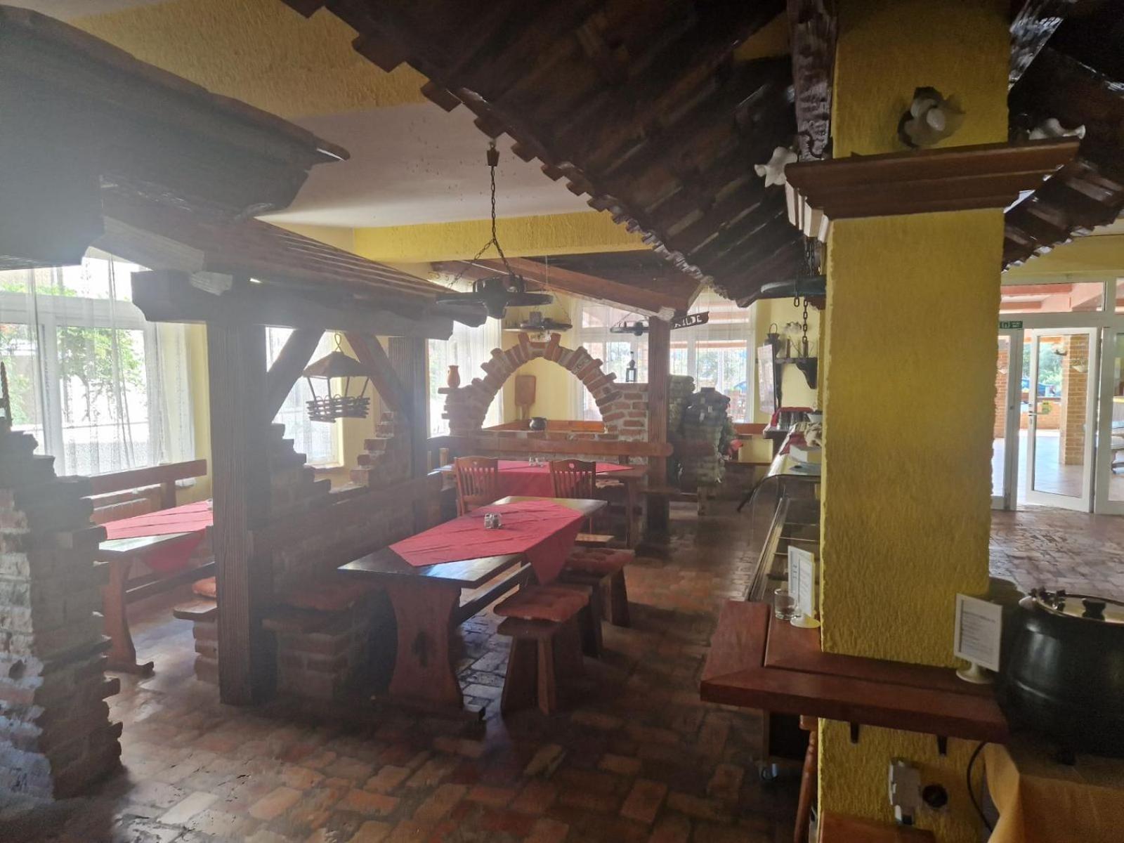 Biergarten מדולין מראה חיצוני תמונה