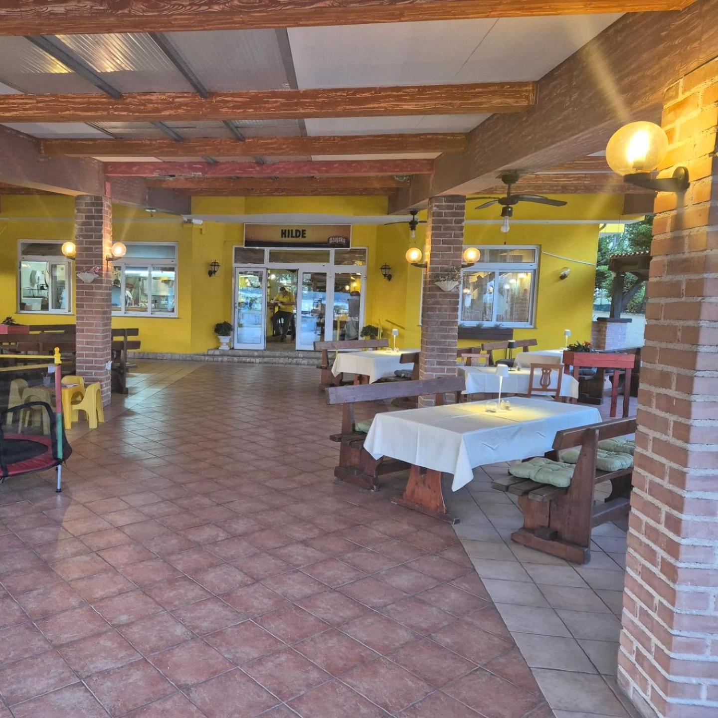 Biergarten מדולין מראה חיצוני תמונה