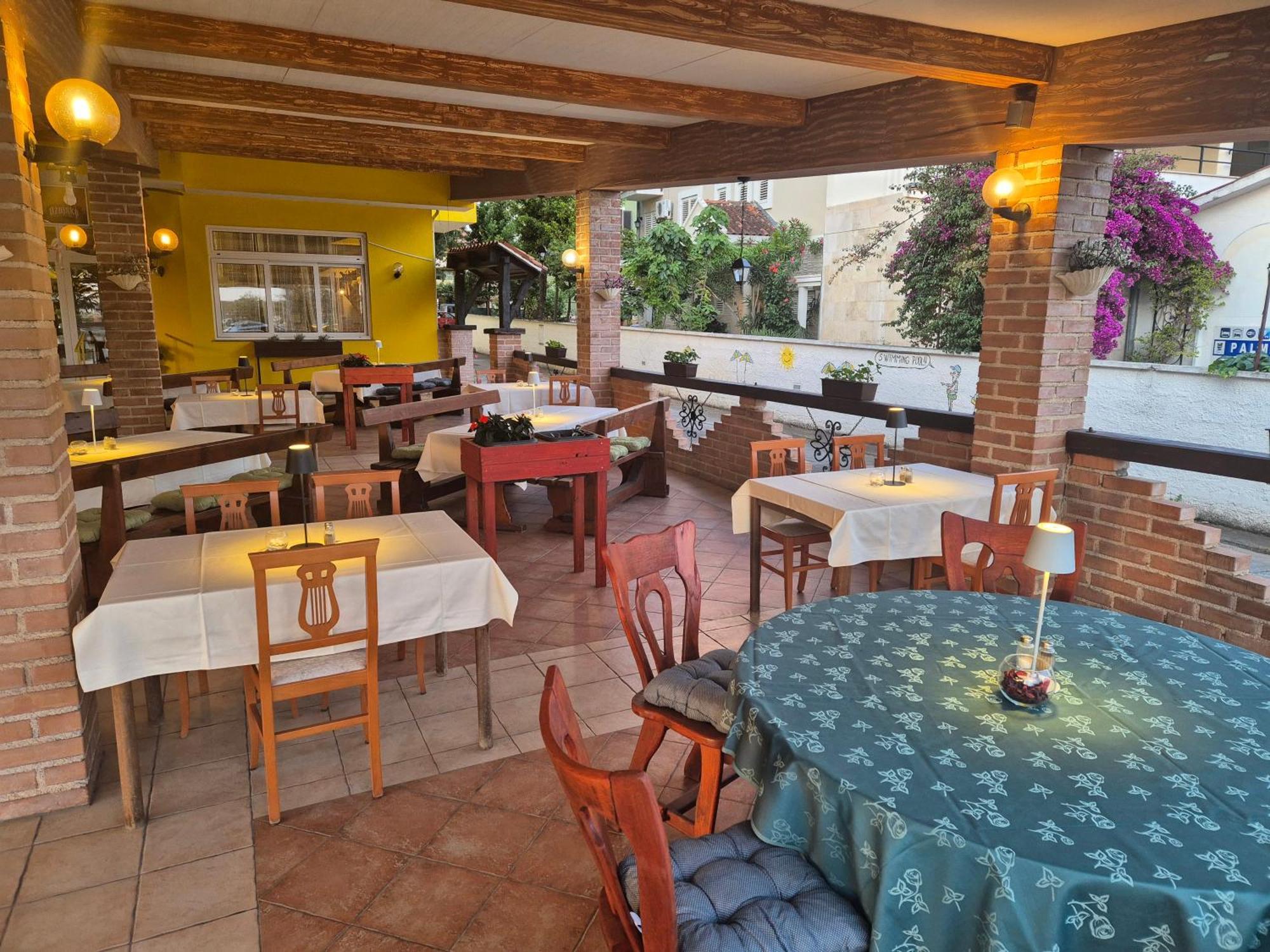 Biergarten מדולין מראה חיצוני תמונה