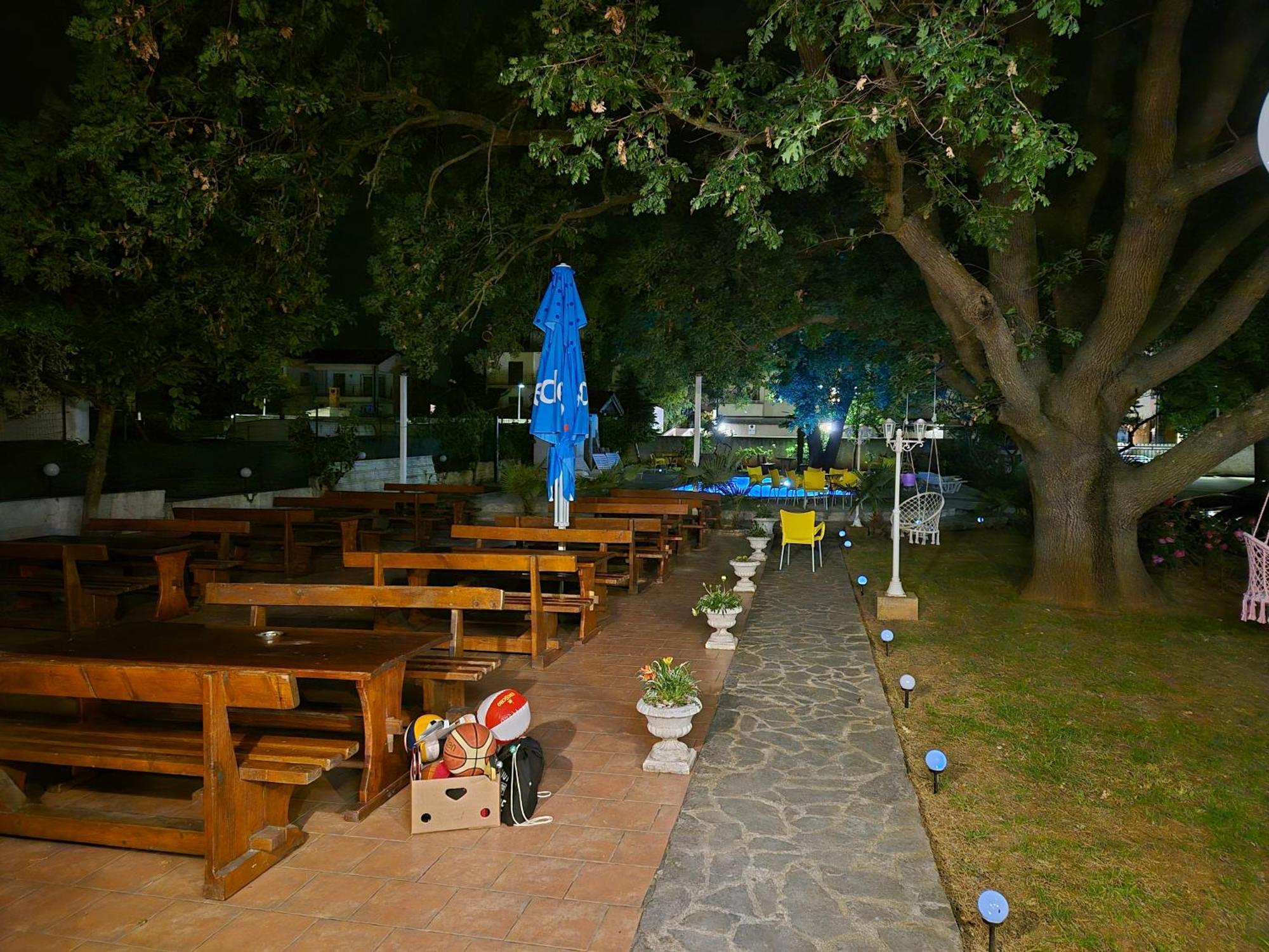 Biergarten מדולין מראה חיצוני תמונה