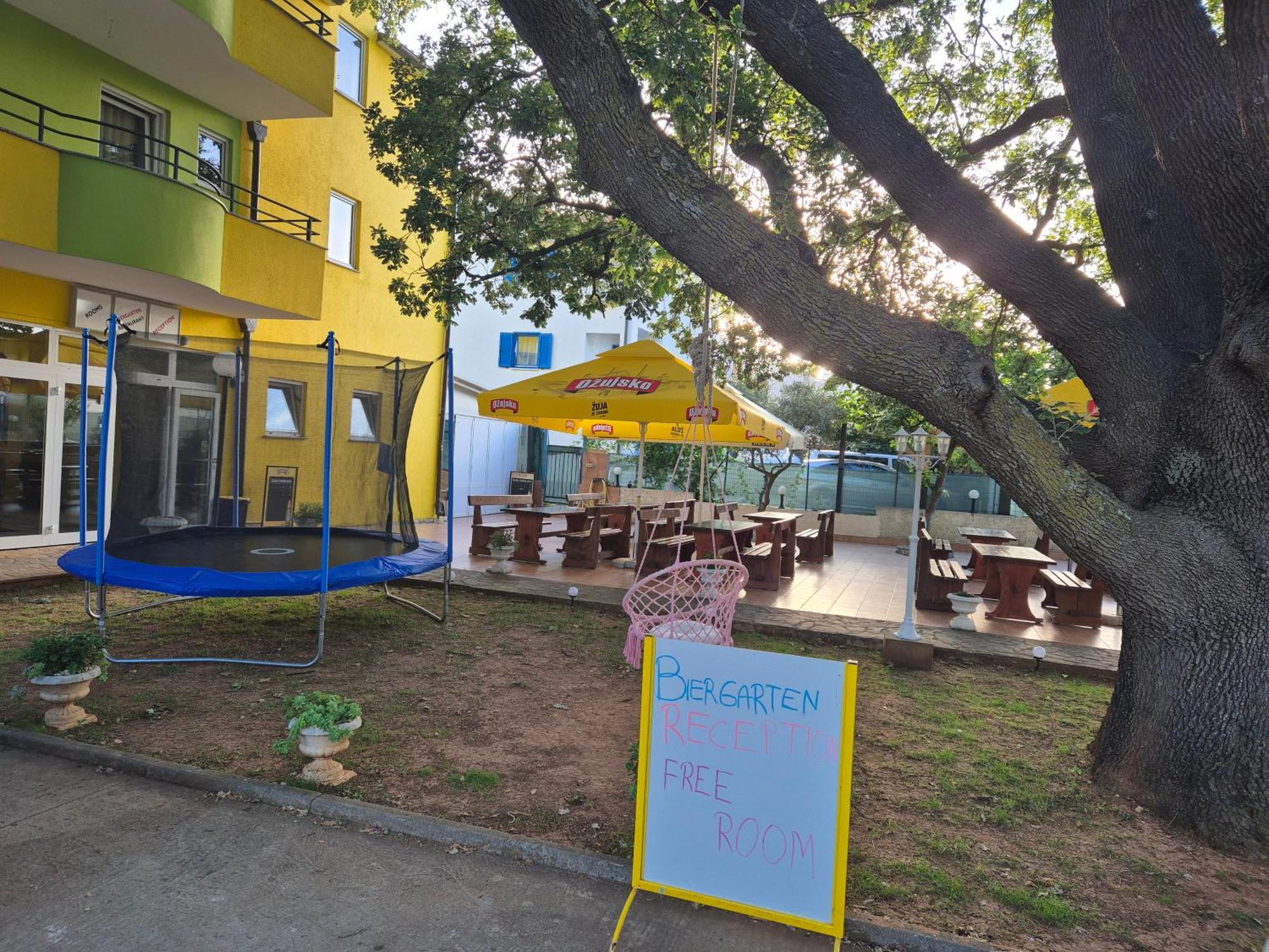 Biergarten מדולין מראה חיצוני תמונה