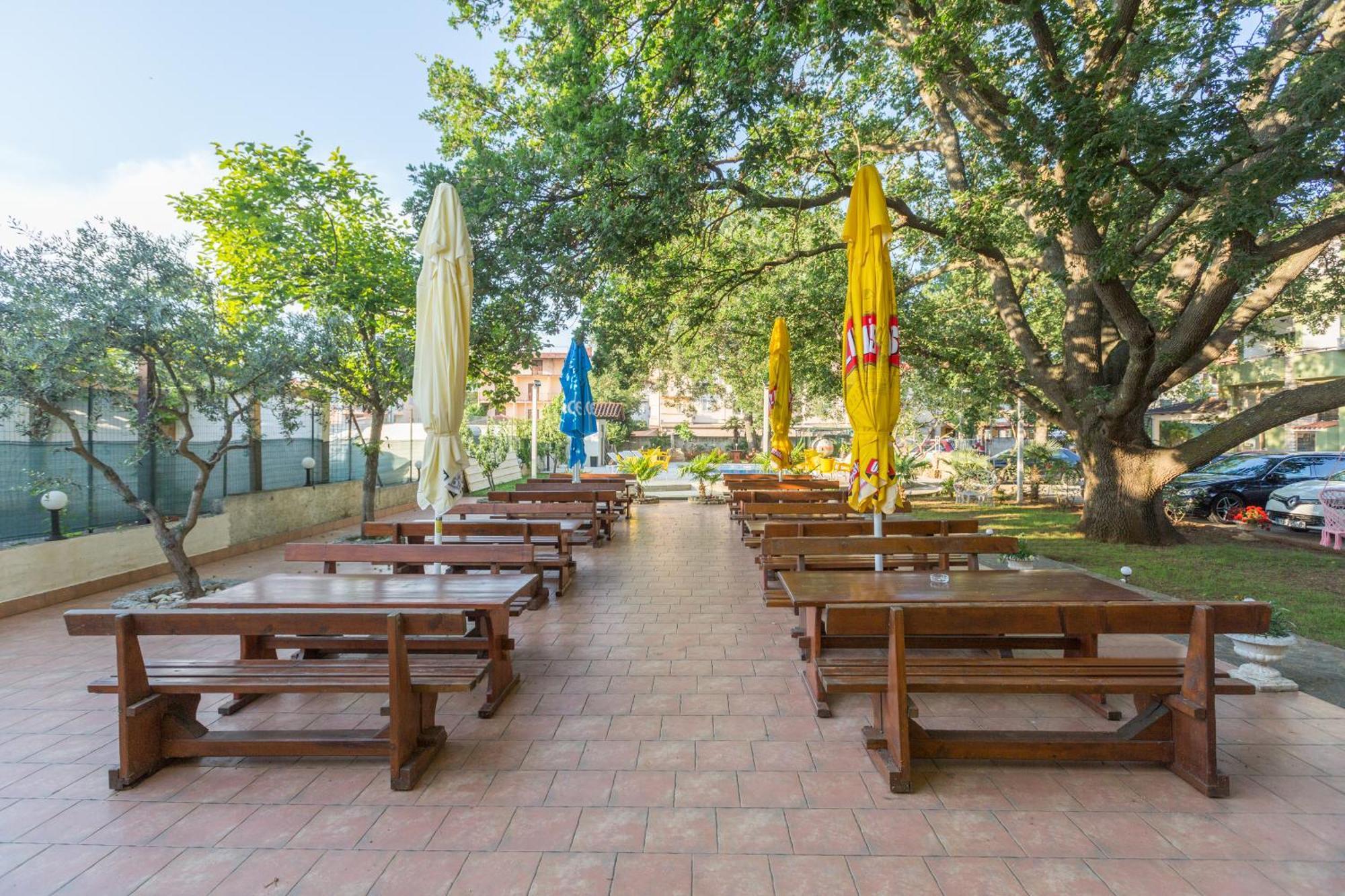 Biergarten מדולין מראה חיצוני תמונה